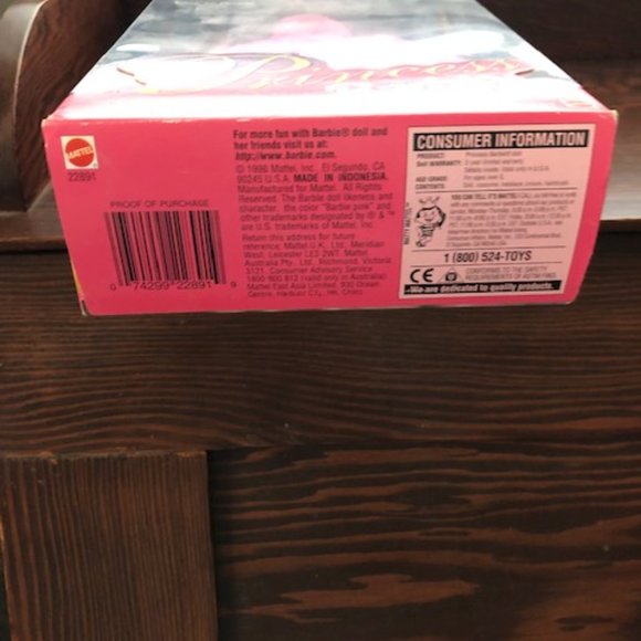 Princess Barbie, new in box - Picture 2 of 3